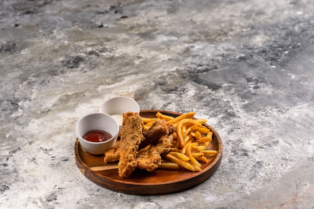 Kids Chicken Strip Meal (4 pcs)